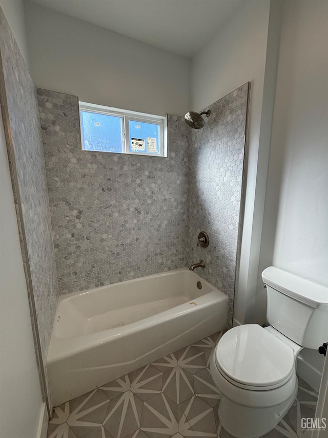 bathroom featuring toilet and washtub / shower combination