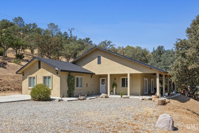 view of front facade featuring ceiling fan