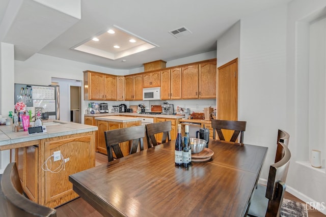 11602 Marazion Hill Ct, Bakersfield, CA 93311 - dining room with a tray ceiling, visible vents, recessed lighting, and wood finished floors
