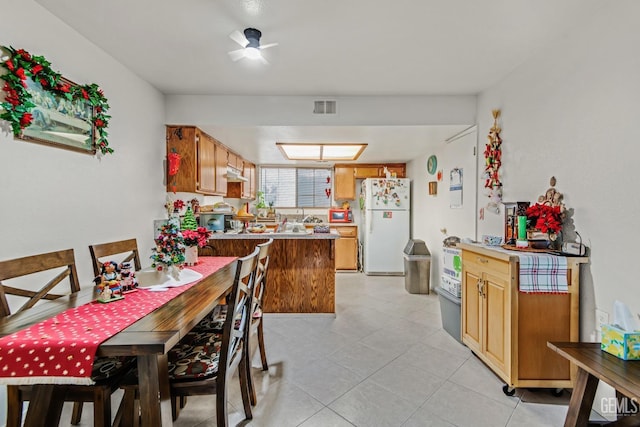 dining area with ceiling fan