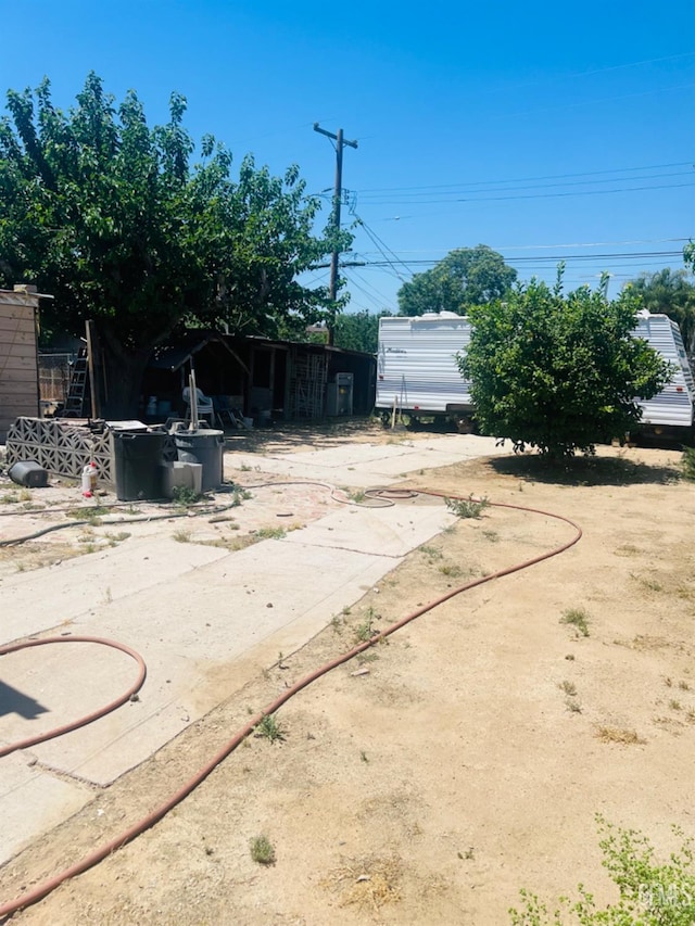 1026 Height St, Bakersfield, CA 93305 - view of yard