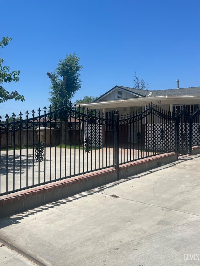 1026 Height St, Bakersfield, CA 93305 - gate featuring a fenced front yard