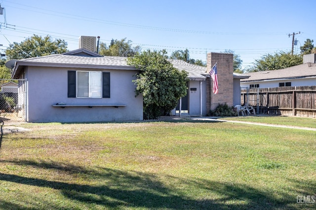 view of front facade with a front lawn