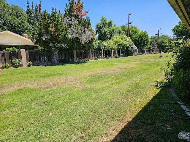 5708 Cypress Point Dr, Bakersfield, CA 93309 - view of yard
