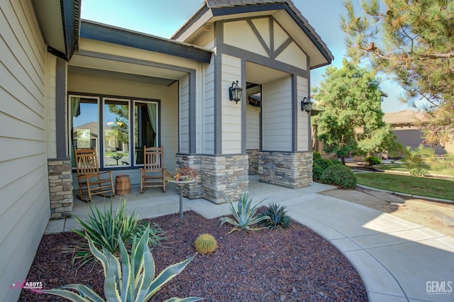 property entrance with covered porch