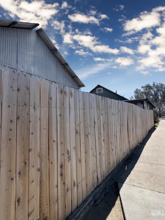 220 Tyler St, Taft, CA 93268 - view of side of home with fence