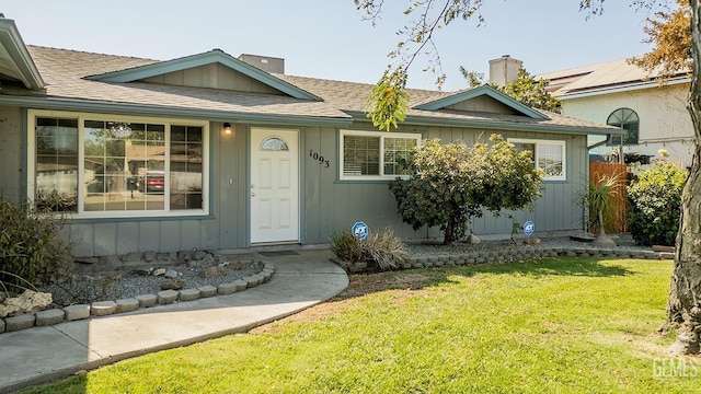 view of front of property with a front lawn