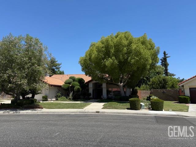 2012 Calle Las Brisas, Bakersfield, CA 93309 - view of front of home with a tile roof, a front yard, and stucco siding