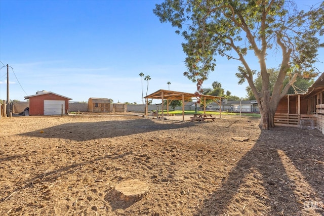 view of yard with an outdoor structure