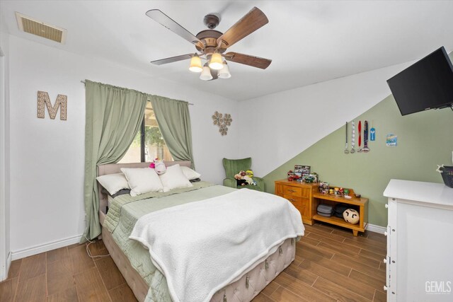 bedroom with ceiling fan