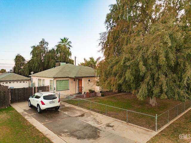 view of front of house with a front yard