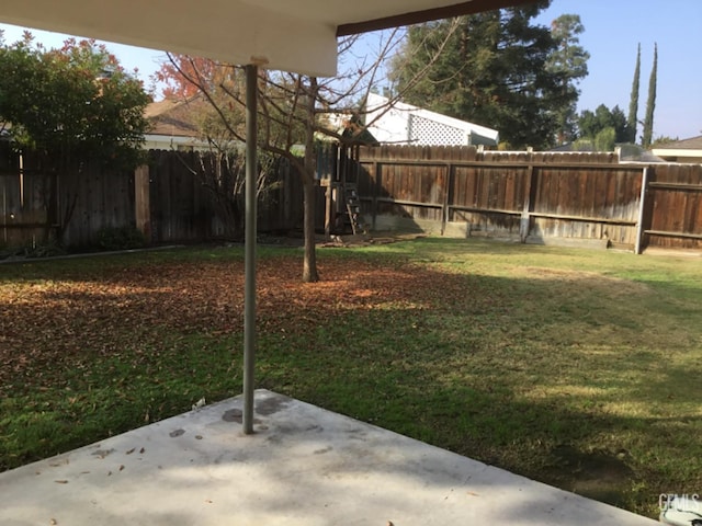 view of yard with a patio