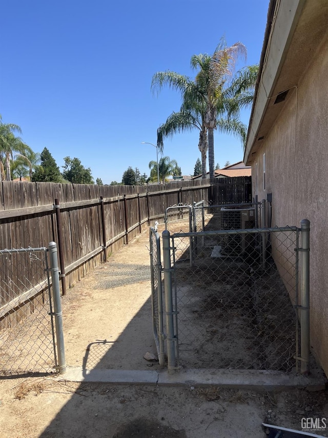 5700 Via Marisol St, Bakersfield, CA 93308 - view of yard