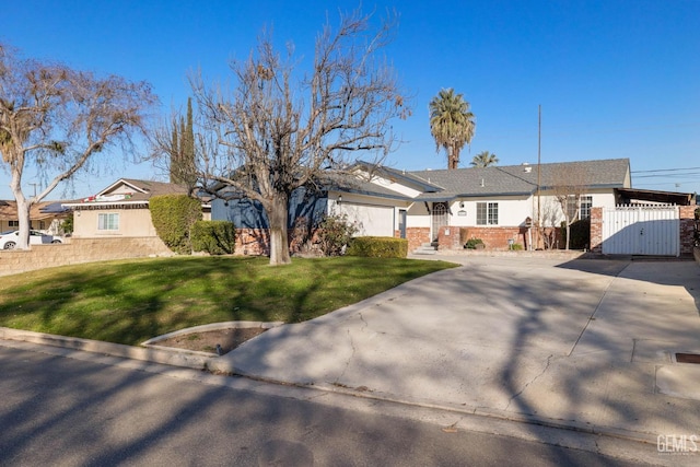 ranch-style house featuring a front lawn and a garage