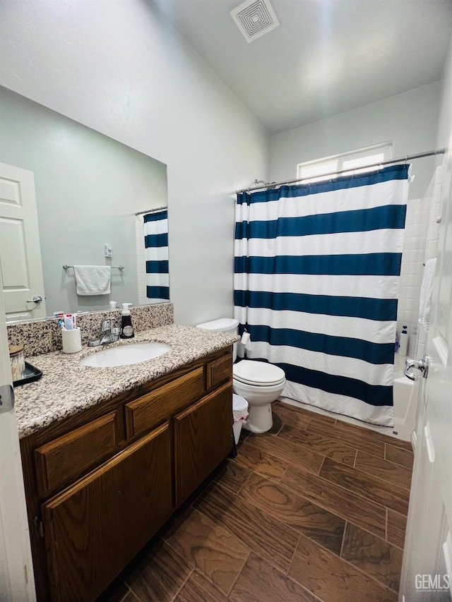 318 Smoke Tree Ct, Wasco, CA 93280 - bathroom with vanity, toilet, shower / bathtub combination with curtain, and wood finished floors