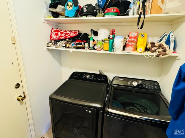 2120 Lamplight Ln, Delano, CA 93215 - washroom featuring washer and clothes dryer