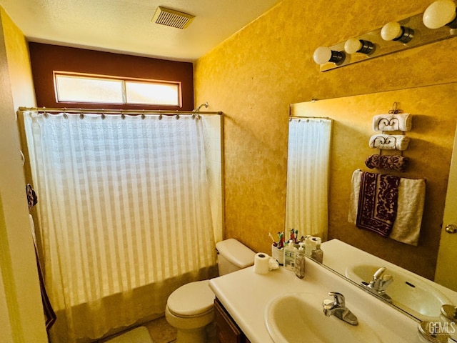 2120 Lamplight Ln, Delano, CA 93215 - bathroom featuring toilet, vanity, and shower / tub combo