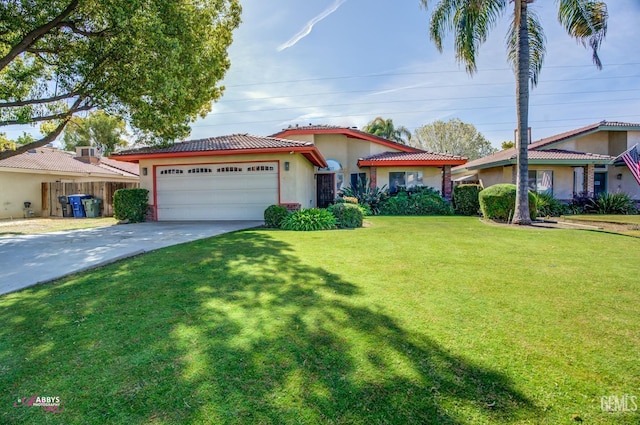 view of front facade featuring stucco siding, a front lawn, fence, concrete driveway, and a garage