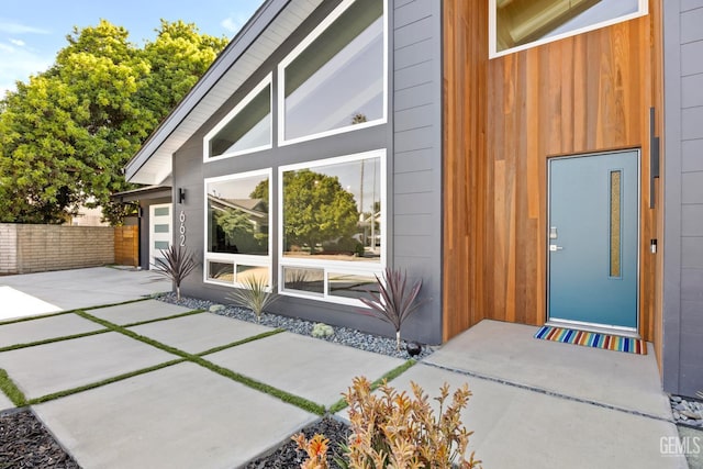 662 Woodland Ct, Arroyo Grande, CA 93420 - view of exterior entry featuring a patio