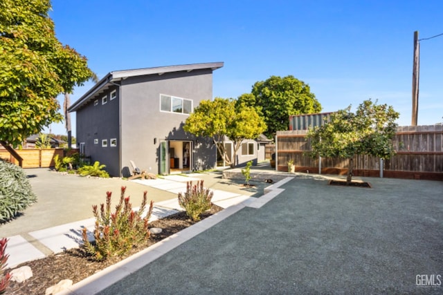 662 Woodland Ct, Arroyo Grande, CA 93420 - view of front of home featuring stucco siding