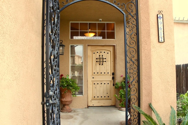 property entrance featuring stucco siding