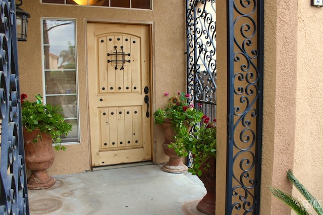 property entrance with stucco siding