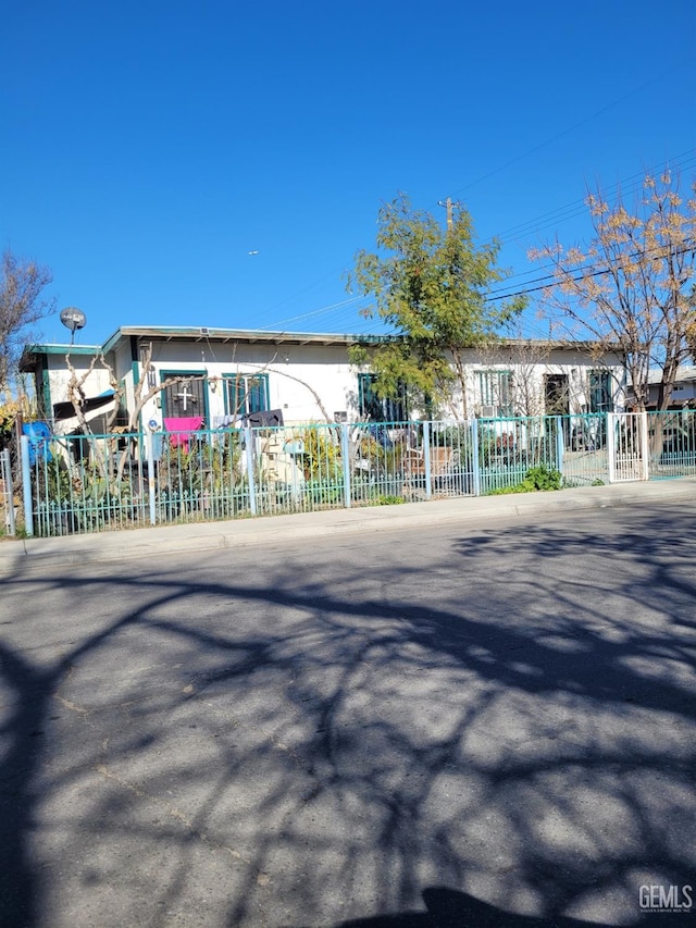 view of front of property featuring fence