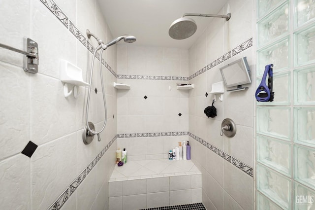 bathroom featuring tiled shower