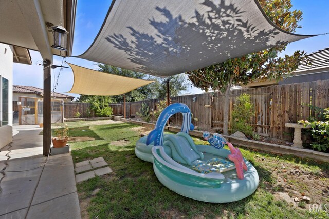 2004 Suncrisp Ln, Bakersfield, CA 93312 - view of fenced backyard