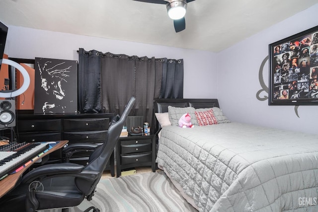 bedroom featuring a ceiling fan