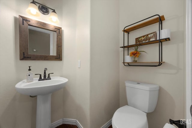 9508 Canyon Lake Ct, Bakersfield, CA 93312 - half bathroom featuring toilet and baseboards
