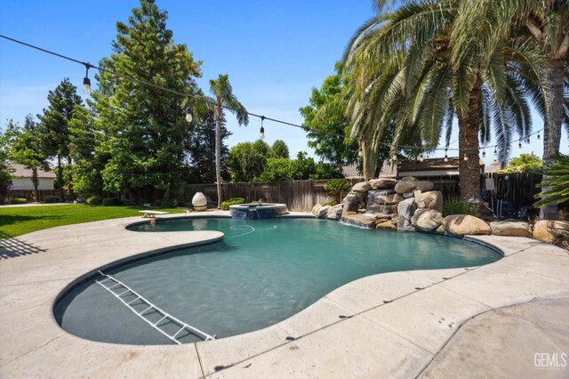 9508 Canyon Lake Ct, Bakersfield, CA 93312 - view of pool featuring a patio, a fenced backyard, and a pool with connected hot tub