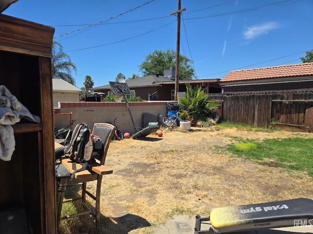 1704 Bower St, Bakersfield, CA 93305 - view of yard