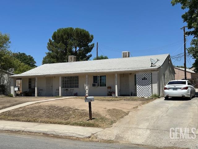 2804 Horace Mann Ct, Bakersfield, CA 93306 - ranch-style home with concrete driveway