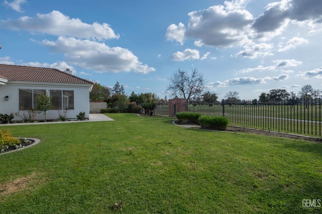 1715 Norwich Way, Bakersfield, CA 93311 - view of yard featuring a patio