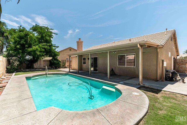 4810 Bluestone Dr, Bakersfield, CA 93311 - view of swimming pool featuring a fenced backyard and a patio