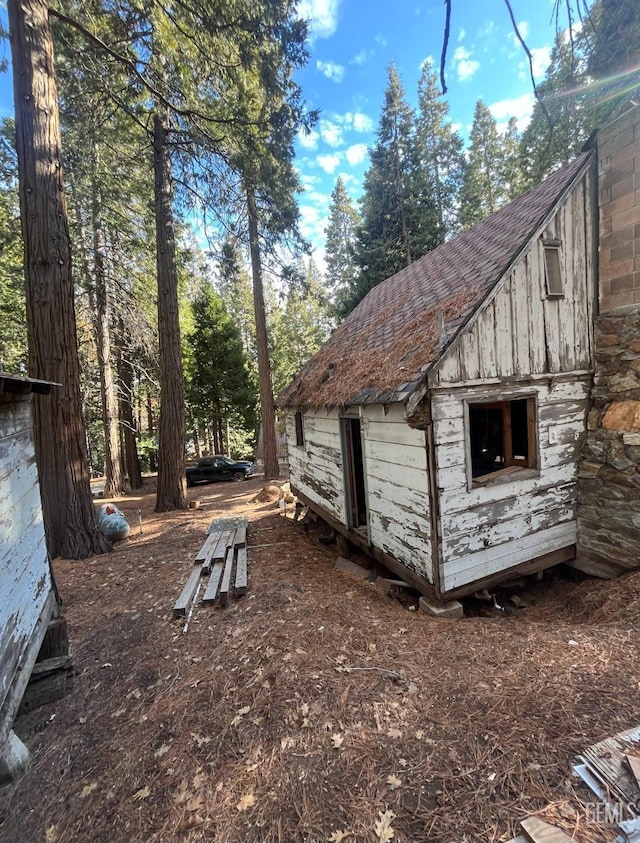 view of outbuilding with an outbuilding