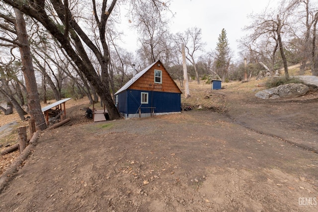 view of side of property with an outdoor structure