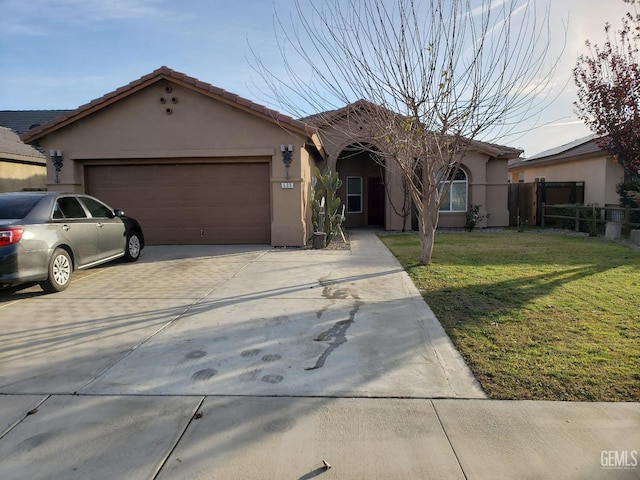 view of front of home featuring a garage and a front yard