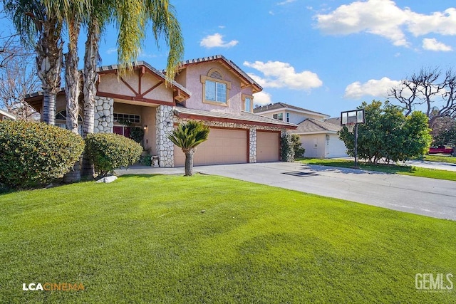 view of front facade featuring a front yard and a garage