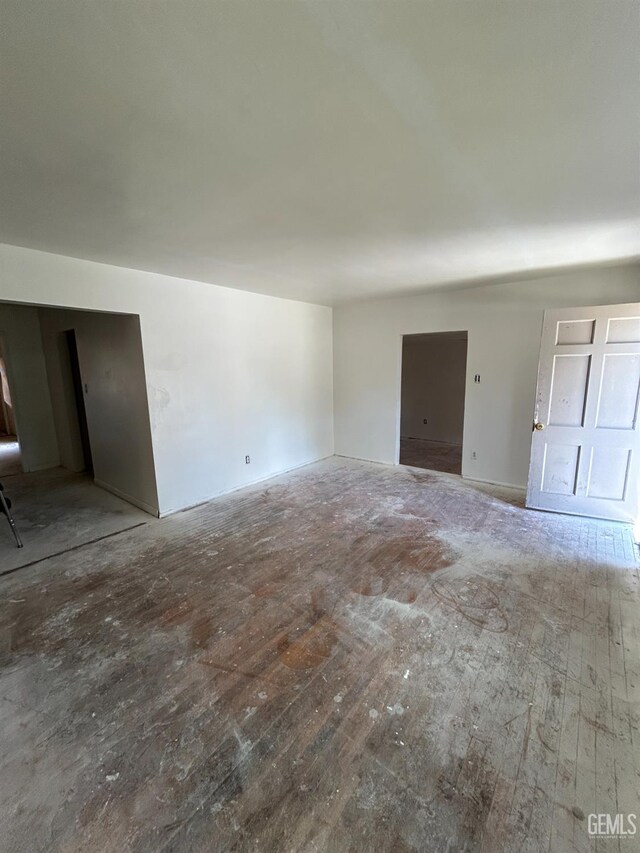 905 Hacienda Dr, Bakersfield, CA 93307 - view of unfurnished living room