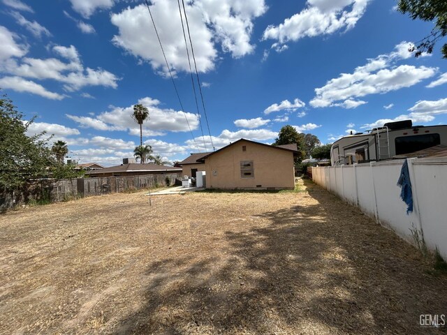 905 Hacienda Dr, Bakersfield, CA 93307 - view of yard