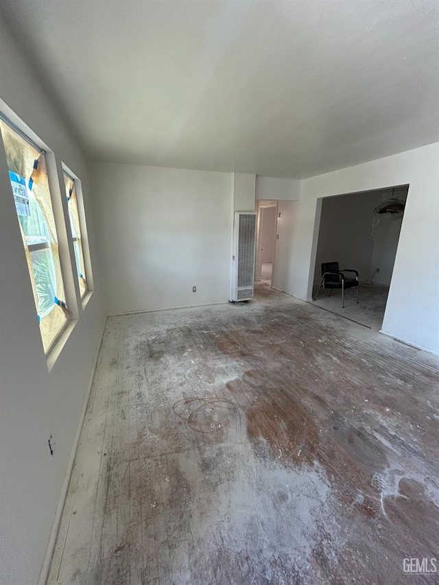 905 Hacienda Dr, Bakersfield, CA 93307 - view of unfurnished living room