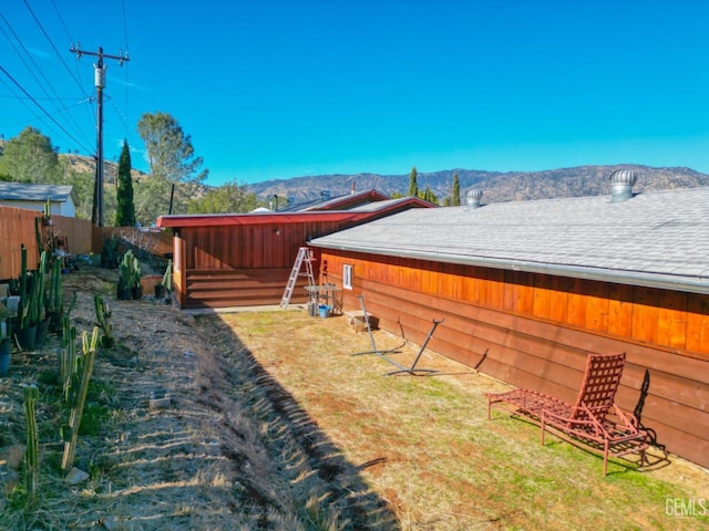 view of yard with a mountain view