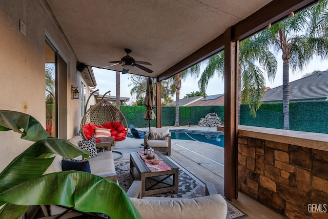 sunroom with ceiling fan