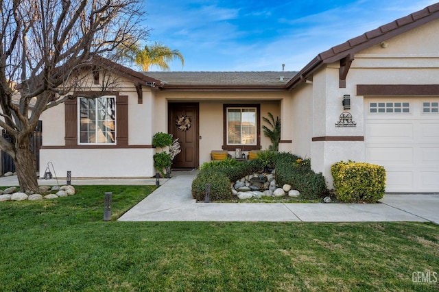 view of front of property featuring a garage and a front yard