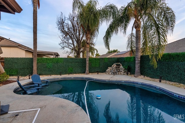 view of swimming pool