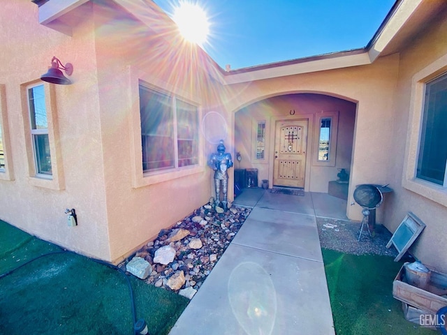 entrance to property featuring a patio area