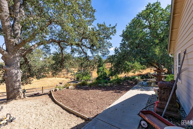 view of yard featuring a patio area