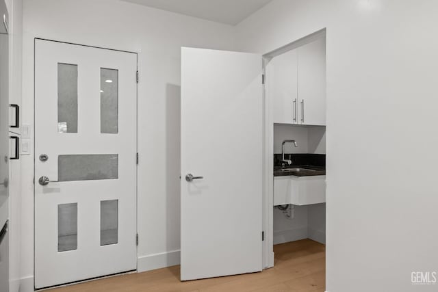 2330 Myrtle St, Bakersfield, CA 93301 - foyer entrance featuring light wood finished floors